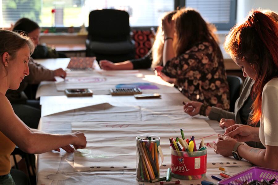 SKUPINOVÁ ARTETERAPIE pro vlastní rozvoj i profesní praxi