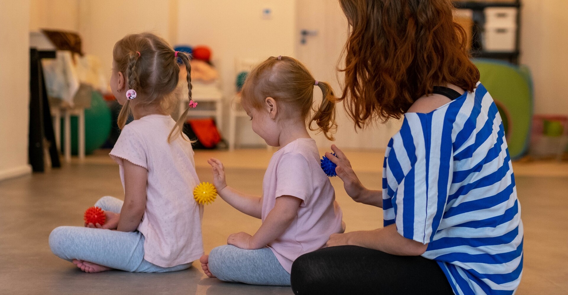 Využitie TANEČNO - POHYBOVEJ TERAPIE pri práci s deťmi a dospelými (online)