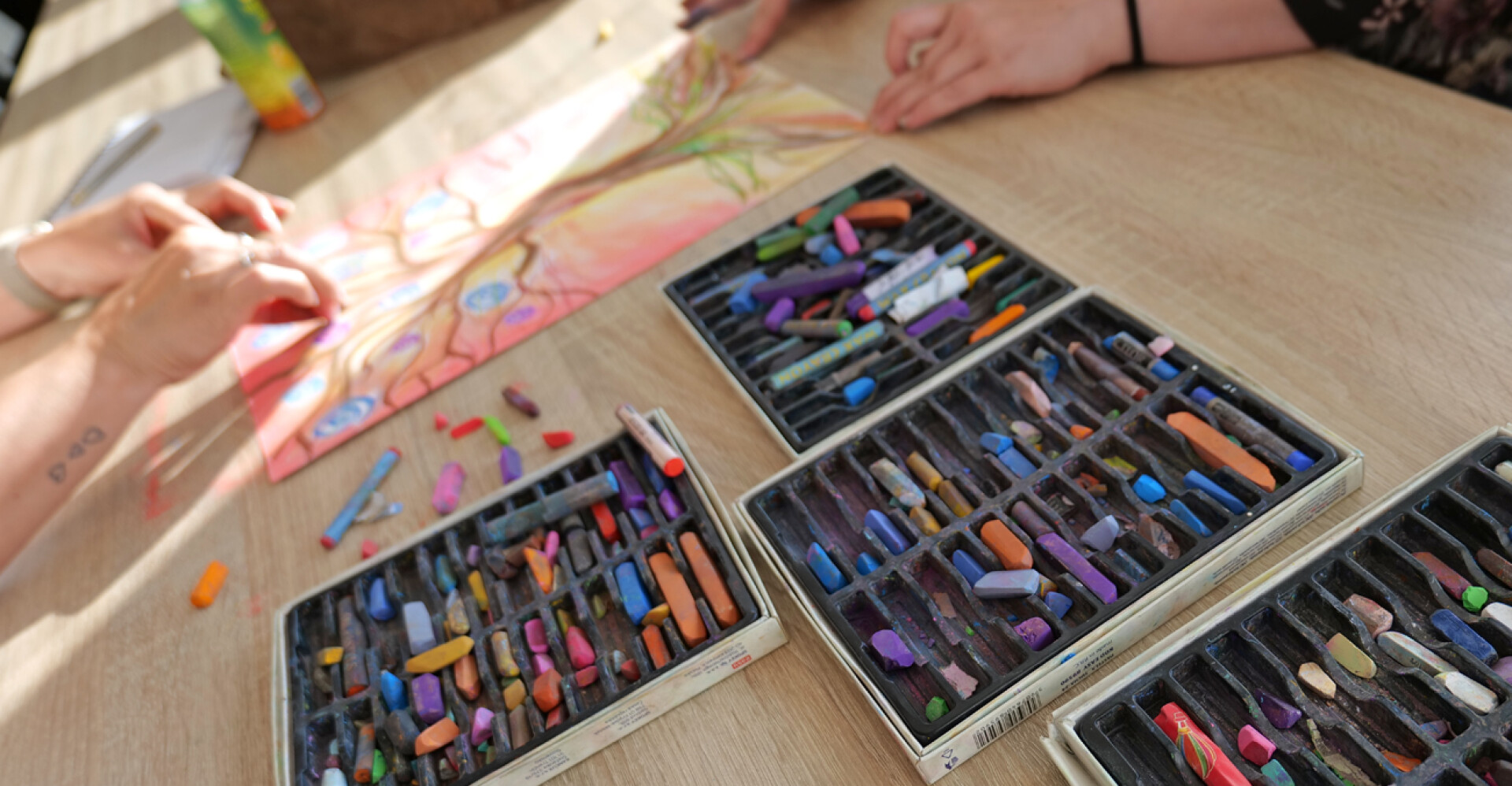 Arteterapeutický workshop: Tvořit, objevovat a sdílet: Úvod do arteterapie ( 15. – 16. 05. 2027)